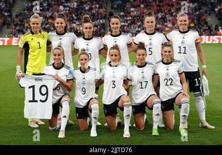 Germany team, back row, left to right, Merle Frohms, Lena Oberdorf, Lina Magull, Sara Dabritz, Marina Hegering and Alexandra Popp. Front row, left to right, Giulia Gwinn, Svenja Huth, Kathrin-Julia Hendrich, Felicitas Rauch and Jule Brand line up before the UEFA Women's Euro 2022 semi-final match at Stadium MK, Milton Keynes. Picture date: Wednesday July 27, 2022. Stock Photo