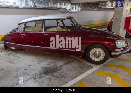 The View over the Citroen DS, better known in Portugal as a frog mouth Stock Photo