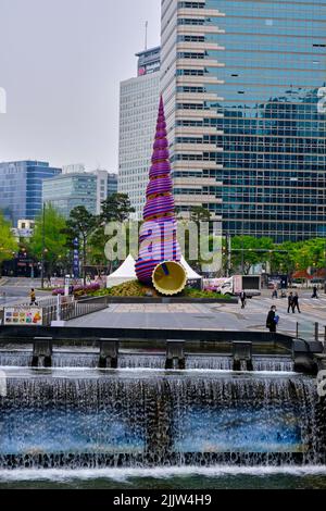 South Korea, Seoul, Cheonggyecheon, 6 kilometer long promenade inaugurated in 2005 which runs along the Cheonggyecheon River Stock Photo