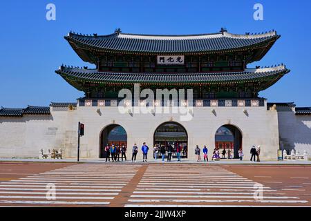 South Korea, Seoul, Jongno-gu district, Gyeongbokgung Palace or Gyeongbok Palace meaning Palace of Resplendent Happiness Stock Photo