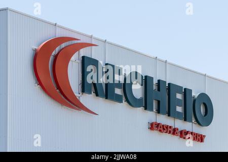 Recheio Icon A closeup of an advertisement for the company Recheio Leaders in Cash ...