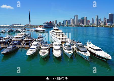 MIAMI, FL -18 MAY 2022- View of yachts in a marina with the downtown Miami skyline in the background. Stock Photo