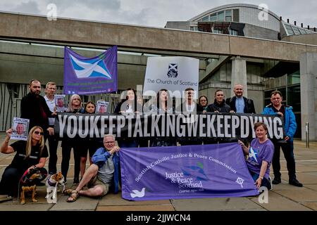 Edinburgh Scotland, UK 28Jul 2022. Campaigners outside the Scottish Parliament as the number of Scotland’s drug related deaths is published. credit sst/alamy live news Stock Photo