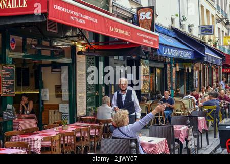 France Paris, Restaurants and eateries in the lively Rue de la Huchette, one of the oldest streets running along the Rive Gauche in Paris. Running eas Stock Photo