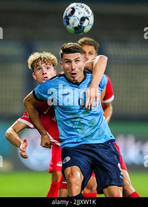 SARAJEVO - Hakon Evjen of AZ Alkmaar, Semir Smailagic of Tuzla City during the second qualifying round of the Conference League match between FK Tuzla City and AZ at the stadium Grbavica on July 28, 2022 in Sarajevo, Bosnia and Herzegovina. ANP ED OF THE POL Stock Photo