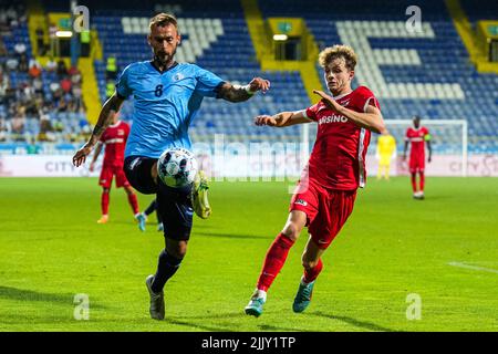 SARAJEVO - (lr) Nebojsa Gavric of Tuzla City, Hakon Evjen of AZ Alkmaar during the second qualifying round of the Conference League match between FK Tuzla City and AZ at Grbavica stadium on July 28, 2022 in Sarajevo, Bosnia and Herzegovina. ANP ED OF THE POL Stock Photo