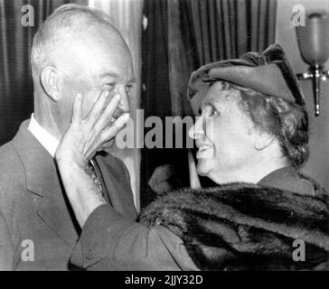 t - Helen Keller, whose 'eyes' are in her sensitive fingers, 'sees' President Eisenhower in a visit to the white house today. Miss Keller, without vision and hearing, is a world renowned leader in work for other thus handicaped. Of the president she said, 'he has a wonderful smile.' The sensitive fingers of her left hand enable Helen Keller to 'see' President Eisenhower's 'wonderful smile'. Helen Keller seems president to the US White House last week, Helen Keller whose 'eyes' are in her sensitive fingers, ***** President Eisenhower. 'He has a wonderful smile,' she commented. November 3, 1953. Stock Photo