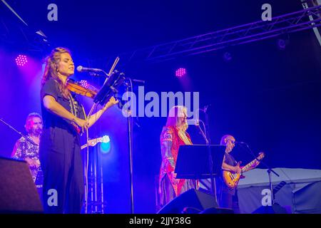 Sidmouth, 28th July 2022 70's Folk/Rock band Steeleye Span kick off the 2022 Sidmouth Folk Festival, back in full sway this year after two years of Pandemic restrictions. Credit: Tony Charnock/Alamy Live News Stock Photo