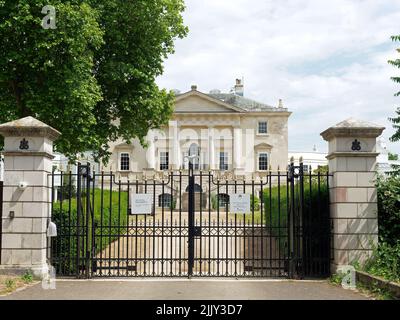 View through the front gate of White Lodge home to the Royal Ballet Lower School in London's Richmond Park Stock Photo