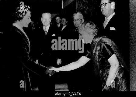 The Queen Meets Mrs. Pandit. H.M. Queen-Elizabeth shaking hands with Mrs Pandit, India’s High Commissioner in London, when she attended a reception given by the Dominions Fellowship Trust at the Goldsmiths’ Hall, London. In background are seen Sir Thomas White, H.C. for Australia: Sir Claude Corea, Ceylon and Mr. J.P. Jooste, South Africa. March 16, 1955. (Photo by Sport & General Press Agency Limited). Stock Photo