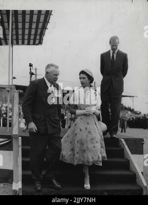 Queen Elizabeth II with Major-General Georges Vanier, Colonel of the ...