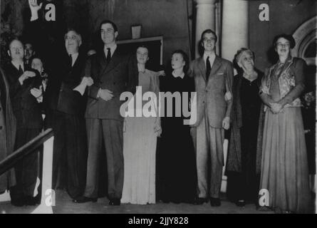 President Franklin Roosevelt - With Wife & Family. March 11, 1954. (Photo by AP Wirephoto). Stock Photo