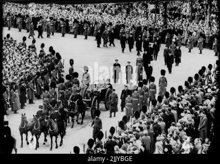 The Funeral Procession of Queen Mary -- The cortege passing from The Mall into the Horse Guards Parade towards Westminster Hall. The body of the late Queen Mary was taken in procession from her residence Marlborough House - to Westminster Hall, where the Lying-in-State will last until the early hours of Tuesday. The coffin will then be taken to Windsor for the burial in St. George's Chapel. March 29, 1953. (Photo by Sport & General Press Agency, Limited). Stock Photo