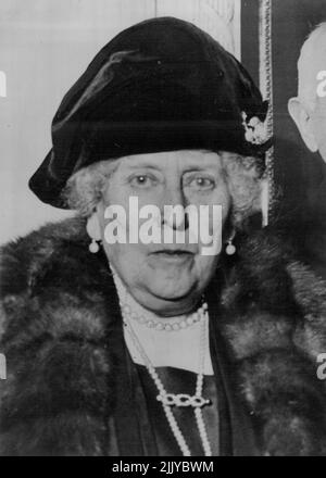 Princess Beatrice died early to-day aged 87. She was great-aunt to the present King, and last surviving child of Queen Victoria. Her daughter, Victoria Eugenie, former Queen of Spain, flew from Switzerland on Tuesday to be with her mother. October 27, 1944. Stock Photo