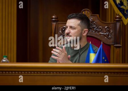 Kyiv, Ukraine. 28th July, 2022. Ukrainian President Volodymyr Zelenskyy, applauds during the speech by Lithuanian President Gitanas Nauseda at the Verkhovna Rada parliament, July 28, 2022 in Kyiv, Ukraine. Credit: Ukrainian Presidential Press Office/Ukraine Presidency/Alamy Live News Stock Photo