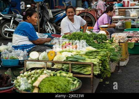 PHICHIT , THAILAND - AUGUST 29,2020 : Fresh vegetables and fruits are sold on counters in the street morning market in the countryside of Thailand. Stock Photo