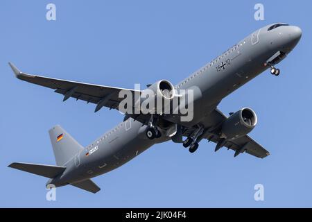 German Air Force (GAF) departing Hamburg Airport (EDDH - HAM) with a Airbus A321-251NX A21N (D-APLB - 10613). Stock Photo
