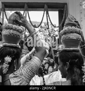 Delhi, India April 03 2022 - Women with Kalash on head during Jagannath Temple Mangal Kalash Yatra, Indian Hindu devotees carry earthen pots containin Stock Photo