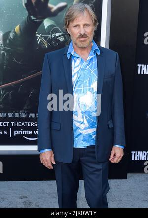 Westwood, United States. 28th July, 2022. WESTWOOD, LOS ANGELES, CALIFORNIA, USA - JULY 28: American actor Viggo Mortensen arrives at the Premiere Of Amazon Prime Video's 'Thirteen Lives' held at the Regency Village Theatre on July 28, 2022 in Westwood, Los Angeles, California, United States. ( Credit: Image Press Agency/Alamy Live News Stock Photo