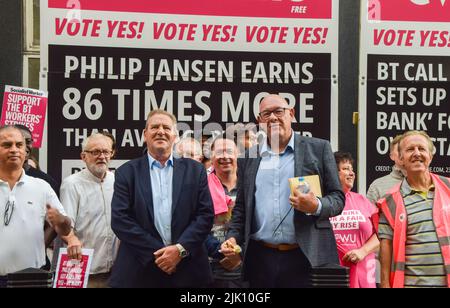 London, UK. 29th July, 2022. CWU (Communication Workers Union) general secretary Dave Ward and deputy general secretary Andy Kerr at the strike picket outside BT Tower. Thousands of BT and Openreach workers are on strike over pay. Credit: Vuk Valcic/Alamy Live News Stock Photo