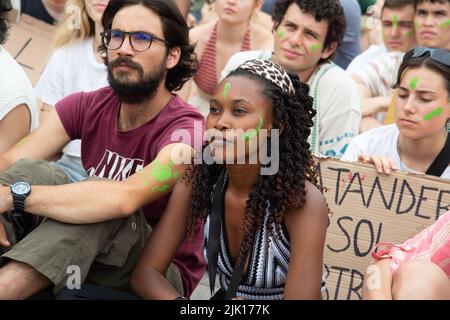 Turin, Italy. 29th July, 2022. Activist Patience Nabukalu protest during the Climate Social Camp March on July 29, 2022 in Turin, Italy. Fridays For Future is a global climate strike movement by school students that was mediatised in August 2018 with Swedish pupil Greta Thunberg. (Photo by Alberto Gandolfo/Pacific Press) Credit: Pacific Press Media Production Corp./Alamy Live News Stock Photo