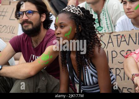 Turin, Italy. 29th July, 2022. Activist Patience Nabukalu protest during the Climate Social Camp March on July 29, 2022 in Turin, Italy. Fridays For Future is a global climate strike movement by school students that was mediatised in August 2018 with Swedish pupil Greta Thunberg. (Photo by Alberto Gandolfo/Pacific Press) Credit: Pacific Press Media Production Corp./Alamy Live News Stock Photo