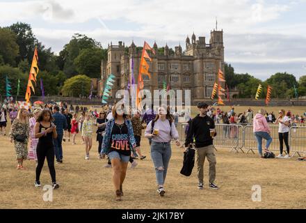 READING, BERKSHIRE, UK. 25 July 2022:  Crowds of Fans at Flackstock Festival in Reading, Berkshire, England. Credit: S.A.M./Alamy Live News Stock Photo