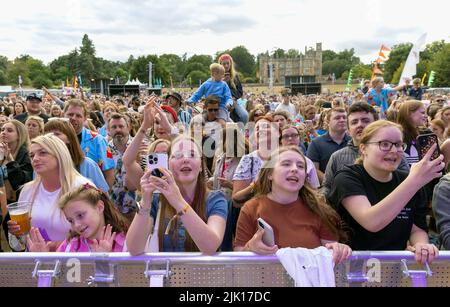 READING, BERKSHIRE, UK. 25 July 2022:  Crowds of Fans at Flackstock Festival in Reading, Berkshire, England. Credit: S.A.M./Alamy Live News Stock Photo