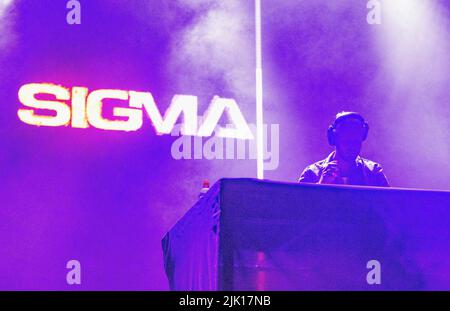 READING, BERKSHIRE, UK. 25 July 2022:  Joe Lenzie of Sigma DJ's at Flackstock Festival in Reading, Berkshire, England. Credit: S.A.M./Alamy Live News Stock Photo