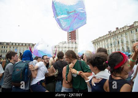 July 29, 2022, Turin, Piedmont/Turin, Italy: Young people protest during the Climate Social Camp March on July 29, 2022 in Turin, Italy. Fridays For Future is a global climate strike movement by school students that was mediatised in August 2018 with Swedish pupil Greta Thunberg. (Credit Image: © Alberto Gandolfo/Pacific Press via ZUMA Press Wire) Stock Photo
