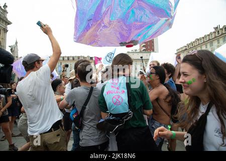 July 29, 2022, Turin, Piedmont/Turin, Italy: Young people protest during the Climate Social Camp March on July 29, 2022 in Turin, Italy. Fridays For Future is a global climate strike movement by school students that was mediatised in August 2018 with Swedish pupil Greta Thunberg. (Credit Image: © Alberto Gandolfo/Pacific Press via ZUMA Press Wire) Stock Photo