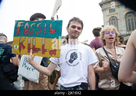 July 29, 2022, Turin, Piedmont/Turin, Italy: Young people protest during the Climate Social Camp March on July 29, 2022 in Turin, Italy. Fridays For Future is a global climate strike movement by school students that was mediatised in August 2018 with Swedish pupil Greta Thunberg. (Credit Image: © Alberto Gandolfo/Pacific Press via ZUMA Press Wire) Stock Photo