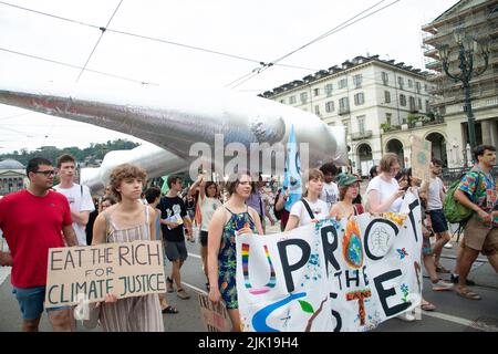 July 29, 2022, Turin, Piedmont/Turin, Italy: Young people protest during the Climate Social Camp March on July 29, 2022 in Turin, Italy. Fridays For Future is a global climate strike movement by school students that was mediatised in August 2018 with Swedish pupil Greta Thunberg. (Credit Image: © Alberto Gandolfo/Pacific Press via ZUMA Press Wire) Stock Photo