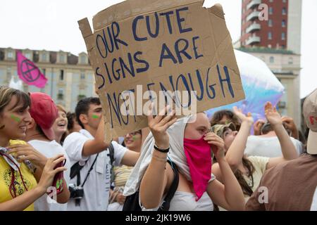 July 29, 2022, Turin, Piedmont/Turin, Italy: Young people protest during the Climate Social Camp March on July 29, 2022 in Turin, Italy. Fridays For Future is a global climate strike movement by school students that was mediatised in August 2018 with Swedish pupil Greta Thunberg. (Credit Image: © Alberto Gandolfo/Pacific Press via ZUMA Press Wire) Stock Photo