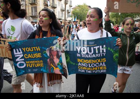 July 29, 2022, Turin, Piedmont/Turin, Italy: Young people protest during the Climate Social Camp March on July 29, 2022 in Turin, Italy. Fridays For Future is a global climate strike movement by school students that was mediatised in August 2018 with Swedish pupil Greta Thunberg. (Credit Image: © Alberto Gandolfo/Pacific Press via ZUMA Press Wire) Stock Photo