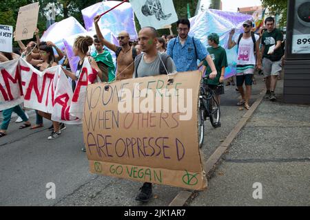 July 29, 2022, Turin, Piedmont/Turin, Italy: Young people protest during the Climate Social Camp March on July 29, 2022 in Turin, Italy. Fridays For Future is a global climate strike movement by school students that was mediatised in August 2018 with Swedish pupil Greta Thunberg. (Credit Image: © Alberto Gandolfo/Pacific Press via ZUMA Press Wire) Stock Photo