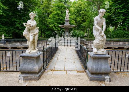 Nice corner of public park with fountain and ancient Roman statues. Aranjuez. Stock Photo