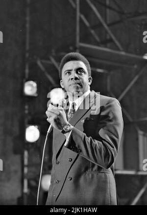 JIMMY RUFFIN (1936-2014) American Soul singer on Ready, Steady, Go ! in December 1966. Photo: Tony Gale Stock Photo