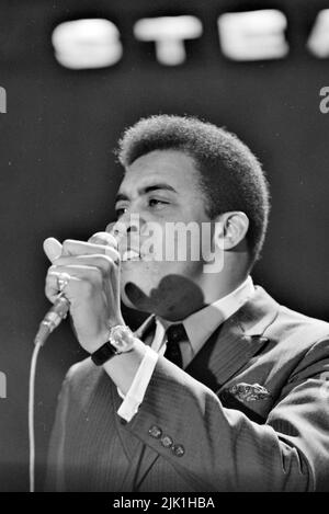 JIMMY RUFFIN (1936-2014) American Soul singer on Ready, Steady, Go ! in December 1966. Photo: Tony Gale Stock Photo