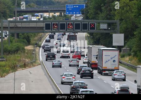 Munich, Germany. 29th July, 2022. Autobahn A99 on July 29, 2022 after the start of the summer holidays in Bavaria and Baden-Wuerttemberg. Dense and hesitant traffic, traffic jams in the direction of Munich South at the height of Aschheim. A traffic bridge signals traffic jams ahead for drivers. ?SVEN SIMON Photo Agency GmbH & Co. Press Photo KG # Princess-Luise-Str. 41 # 45479 M uelheim/R uhr # Tel. 0208/9413250 # Fax. 0208/9413260 # GLS Bank # BLZ 430 609 67 # Account 4030 025 100 # IBAN DE75 4306 0967 4030 0251 00 # BIC GENODEM1GLS # www.svensimon.net. Credit: dpa picture alliance/Alamy Live Stock Photo