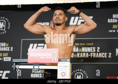 Dallas, USA. 29th July, 2022. DALLAS, TX - JULY 29: Drakkar Klose steps on the scale for the official fight weigh-in at Hyatt Regency Dallas for UFC 277: Peña v Nunes 2 on July 29, 2022 in Dallas, Texas, United States. (Photo by Louis Grasse/PxImages) Credit: Px Images/Alamy Live News Stock Photo