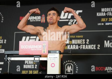 Dallas, Texas, USA 29th July, 2022. DALLAS, TX - JULY 29: Brandon Moreno steps on the scale for the official fight weigh-in at Hyatt Regency Dallas for UFC 277: PeÃ±a v Nunes 2 on July 29, 2022 in Dallas, Texas, United States. Credit: ZUMA Press, Inc./Alamy Live News Stock Photo