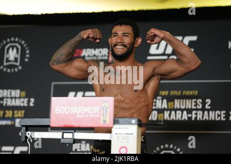 Dallas, USA. 29th July, 2022. DALLAS, TX - JULY 29: Rafael Alves steps on the scale for the official fight weigh-in at Hyatt Regency Dallas for UFC 277: Peña v Nunes 2 on July 29, 2022 in Dallas, Texas, United States. (Photo by Louis Grasse/PxImages) Credit: Px Images/Alamy Live News Stock Photo