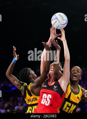 Wales Betsy Creak takes on Jamaica's Kadie-ann Dehaney (right) and Latanya Wilson during the Pool A match between Wales and Jamaica at The NEC on day one of 2022 Commonwealth Games in Birmingham. Picture date: Friday July 29, 2022. Stock Photo