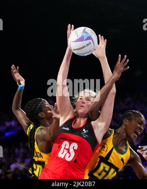 Wales Betsy Creak takes on Jamaica's Kadie-ann Dehaney (right) and Latanya Wilson during the Pool A match between Wales and Jamaica at The NEC on day one of 2022 Commonwealth Games in Birmingham. Picture date: Friday July 29, 2022. Stock Photo