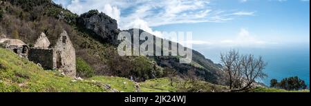 A ruined house at the famous path of the Gods at the Amalfi coast, Italy Stock Photo