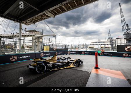 London, UK. 29th July, 2022. 25 VERGNE Jean-Eric (fra), DS Techeetah, DS E-Tense FE21, action during the 2022 London ePrix, 9th meeting of the 2021-22 ABB FIA Formula E World Championship, on the ExCeL London from July 30 to 31, in London, United Kingdom - Photo Germain Hazard/DPPI/LiveMedia. Credit: Zuma Press/Alamy Live News