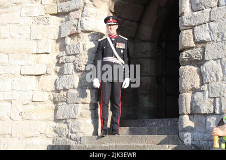 Netflix The Crown, Actors arriving at Caernarfon castle in North Wales for the filming of the crown Stock Photo