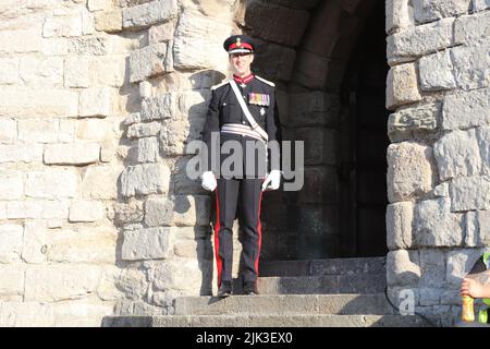 Netflix The Crown, Actors arriving at Caernarfon castle in North Wales for the filming of the crown Stock Photo