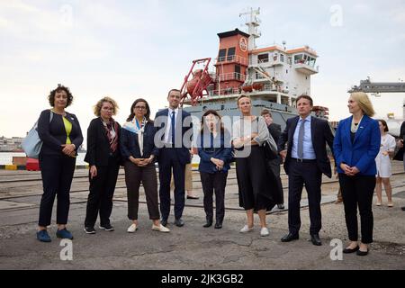 Chornomorsk, Ukraine. 29th July, 2022. G7 nation Ambassadors during a visit to the Chornomorsk Sea Trade Port to watch a Turkish flagged dry cargo ship loaded with grain for export, July 29, 2022 in Chornomorsk, Odessa Oblast, Ukraine. The Istanbul based general cargo vessel called the Polarnet, is the first ship is loaded at the port since the beginning of the war. Credit: Ukrainian Presidential Press Office/Ukraine Presidency/Alamy Live News Stock Photo